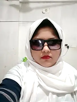 Snapshot of Nusrat-N chatting on February 8, 2026, 12:14 pm Nusrat-N online show from February 8, 2026, 12:14 pm