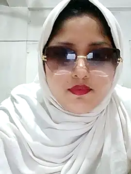 Snapshot of Nusrat-N chatting on April 10, 2026, 12:39 am Nusrat-N online show from April 10, 2026, 12:39 am