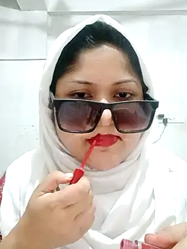 Snapshot of Nusrat-N chatting on February 19, 2026, 12:13 pm Nusrat-N online show from February 19, 2026, 12:13 pm