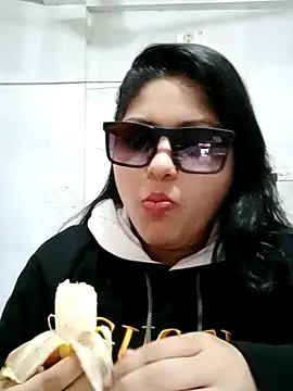 Snapshot of Nusrat-N chatting on December 23, 2025, 3:50 am Nusrat-N online show from December 23, 2025, 3:50 am