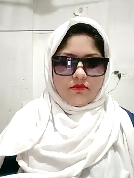 Snapshot of Nusrat-N chatting on February 24, 2026, 1:06 am Nusrat-N online show from February 24, 2026, 1:06 am