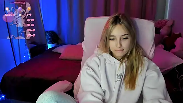 TaisiaHot online show from December 20, 2025, 9:01 am