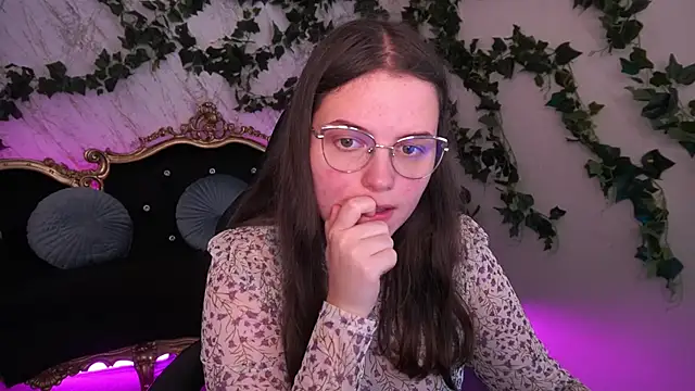 SophieDreamss online show from October 10, 2025, 1:01 pm