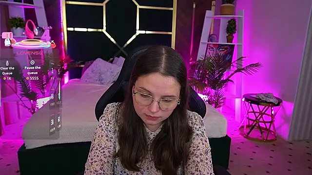 SophieDreamss online show from September 30, 2025, 2:01 pm