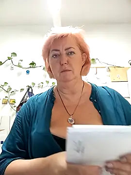 Snapshot of TerezaVelvet chatting on September 9, 2025, 5:28 am TerezaVelvet online show from September 9, 2025, 5:28 am