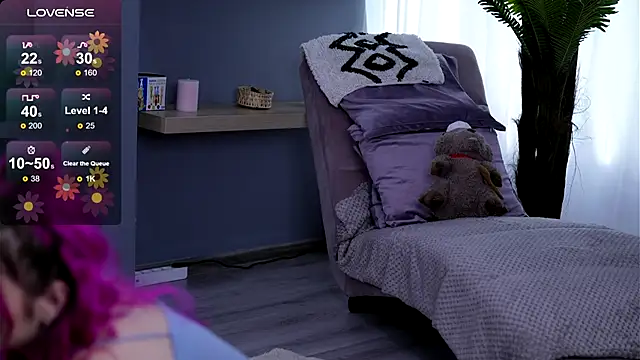 ElsaSolace online show from December 4, 2025, 12:37 pm