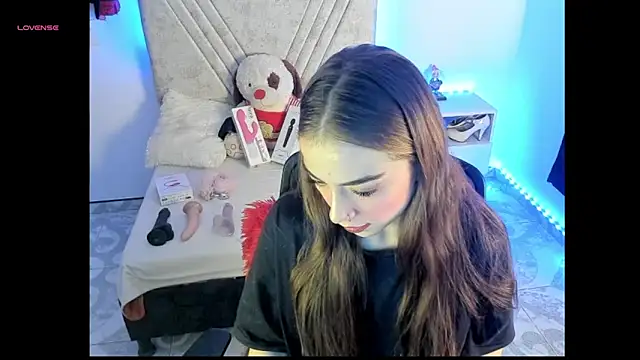 Snapshot of Mia_Victoria22 chatting on May 19, 2026, 2:51 am Mia Victoria22 online show from May 19, 2026, 2:51 am