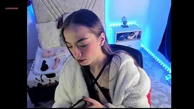 Mia Victoria22 online show from April 24, 2026, 3:41 am