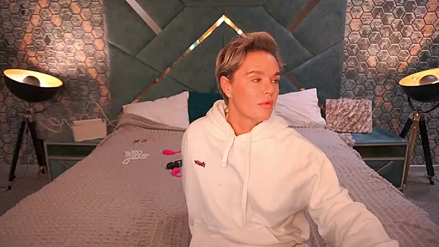 Snapshot of PleasureWeCouple chatting on November 22, 2025, 6:56 am PleasureWeCouple online show from November 22, 2025, 6:56 am