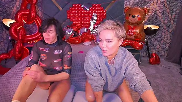 Snapshot of PleasureWeCouple chatting on February 14, 2026, 7:19 am PleasureWeCouple online show from February 14, 2026, 7:19 am