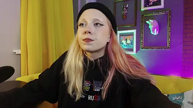 SakuraBliss online show from October 27, 2025, 5:47 pm