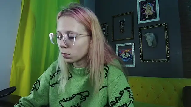 SakuraBliss online show from October 28, 2025, 2:27 pm