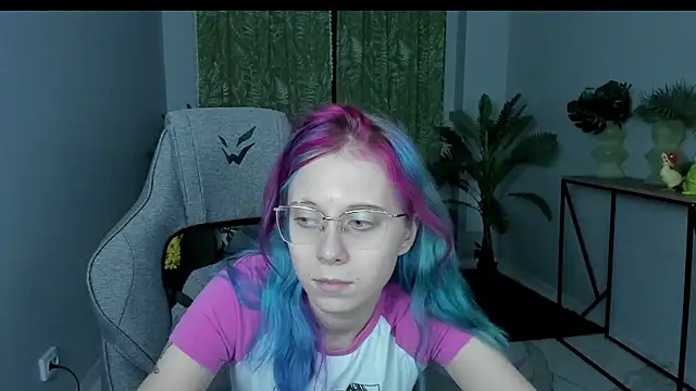 SakuraBliss online show from November 11, 2025, 4:57 pm