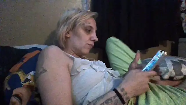 Snapshot of flavi1996 chatting on December 16, 2025, 10:52 am flavi1996 online show from December 16, 2025, 10:52 am