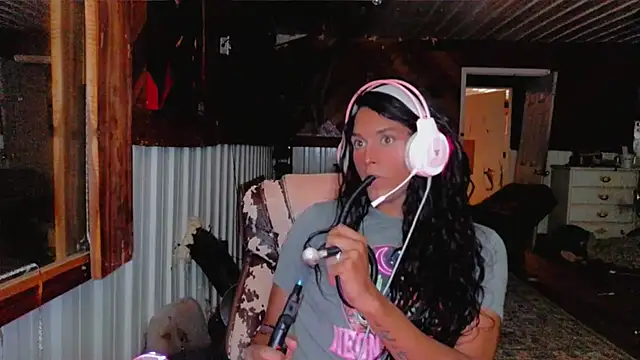 HTXBBY3130 online show from October 10, 2025, 2:23 am