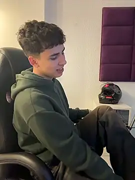 Snapshot of AdrianRinaldi chatting on January 7, 2026, 8:03 pm AdrianRinaldi online show from January 7, 2026, 8:03 pm