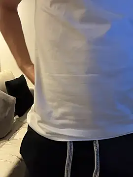 Snapshot of AdrianRinaldi chatting on January 5, 2026, 5:27 pm AdrianRinaldi online show from January 5, 2026, 5:27 pm