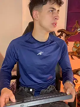 AdrianRinaldi online show from October 29, 2025, 7:57 pm