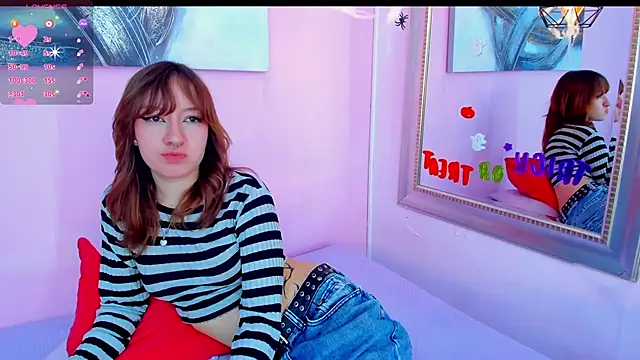 Sharlot Gallego online show from October 31, 2025, 11:44 pm