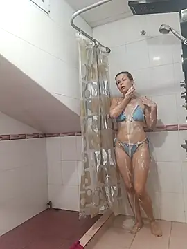 Snapshot of Julia_Giulia chatting on November 5, 2025, 1:36 pm Julia Giulia online show from November 5, 2025, 1:36 pm