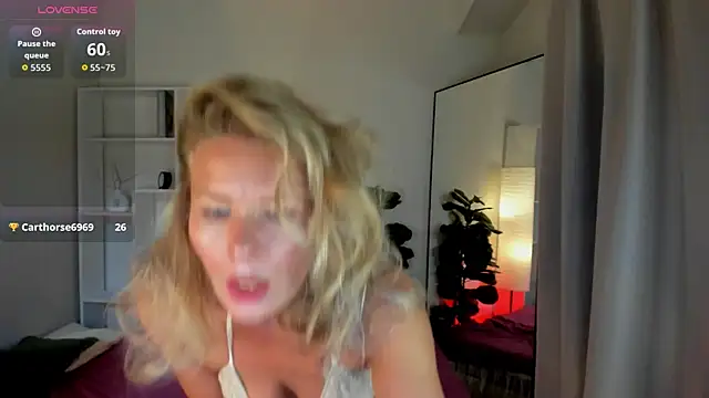 Snapshot of Julia_Giulia chatting on July 12, 2026, 9:48 pm Julia Giulia online show from July 12, 2026, 9:48 pm