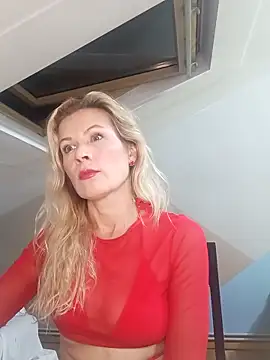 Snapshot of Julia_Giulia chatting on October 25, 2025, 5:02 pm Julia Giulia online show from October 25, 2025, 5:02 pm