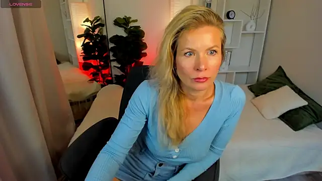 Snapshot of Julia_Giulia chatting on June 18, 2026, 6:57 pm Julia Giulia online show from June 18, 2026, 6:57 pm