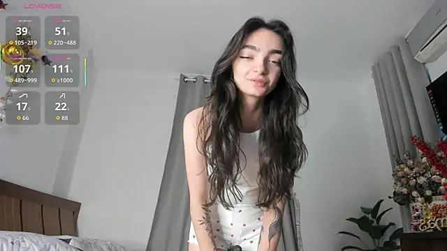 Snapshot of Morena_Dolce chatting on January 17, 2026, 12:04 am Morena Dolce online show from January 17, 2026, 12:04 am