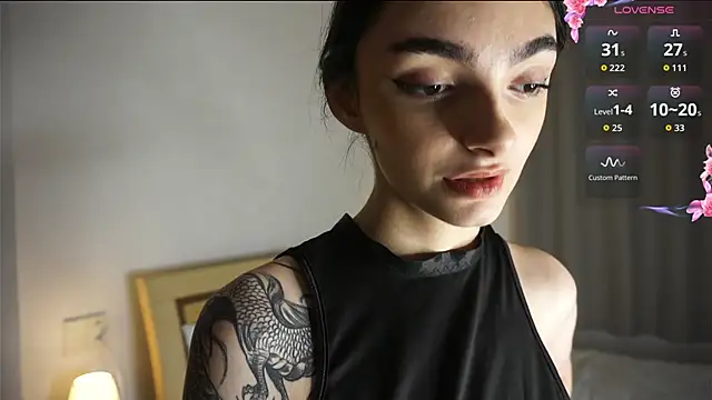 Snapshot of Morena_Dolce chatting on October 31, 2025, 2:19 am Morena Dolce online show from October 31, 2025, 2:19 am