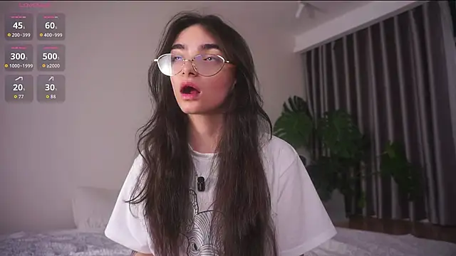 Snapshot of Morena_Dolce chatting on March 3, 2026, 12:34 pm Morena Dolce online show from March 3, 2026, 12:34 pm