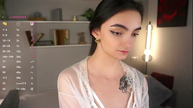 Snapshot of Morena_Dolce chatting on October 6, 2025, 5:30 am Morena Dolce online show from October 6, 2025, 5:30 am