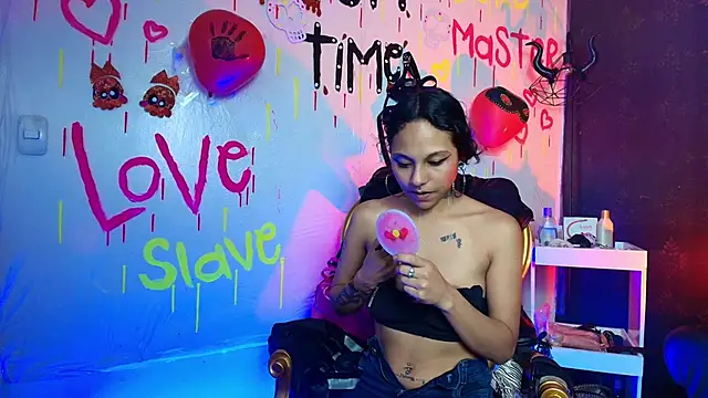 Sweettpleasure online show from October 31, 2025, 2:13 pm