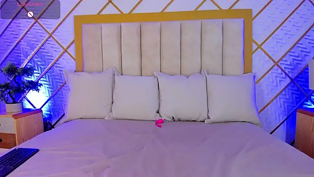 cocoamore online show from November 9, 2025, 11:36 am