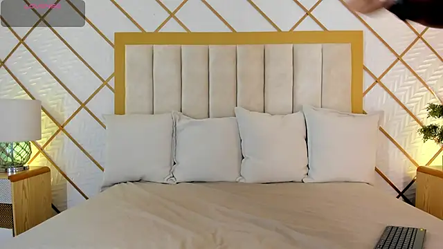 cocoamore online show from November 21, 2025, 11:20 am