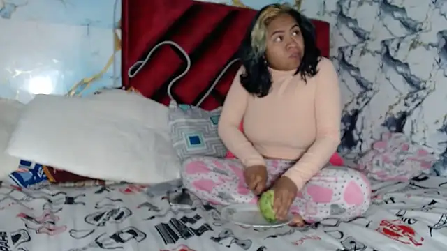 Snapshot of hot_lady19 chatting on February 8, 2026, 2:48 pm hot lady19 online show from February 8, 2026, 2:48 pm