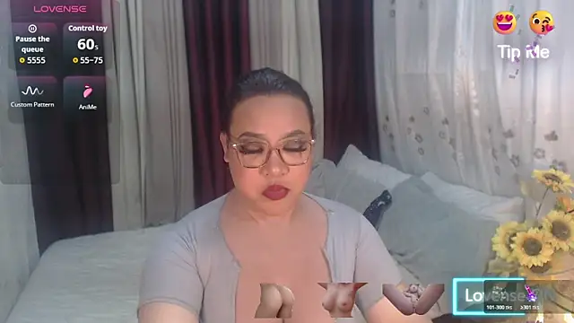 Snapshot of Hotcum_ella chatting on February 16, 2026, 12:42 am Hotcum ella online show from February 16, 2026, 12:42 am