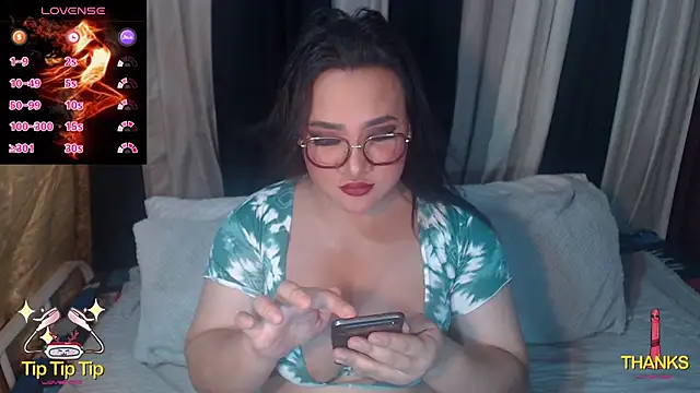 Snapshot of Hotcum_ella chatting on May 1, 2026, 11:43 pm Hotcum ella online show from May 1, 2026, 11:43 pm