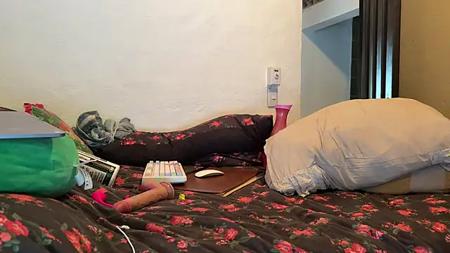 Snapshot of xhellsbells666x chatting on November 13, 2025, 10:46 pm xhellsbells666x online show from November 13, 2025, 10:46 pm