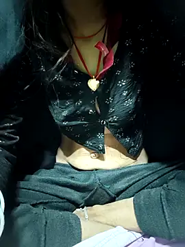 Shreya-couple online show from November 20, 2025, 1:39 am