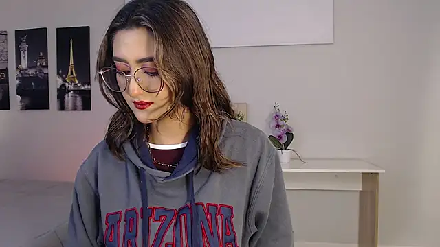 Snapshot of madame_lottie chatting on September 17, 2025, 12:40 pm madame lottie online show from September 17, 2025, 12:40 pm