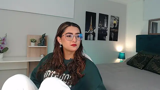 Snapshot of madame_lottie chatting on October 8, 2025, 12:39 pm madame lottie online show from October 8, 2025, 12:39 pm