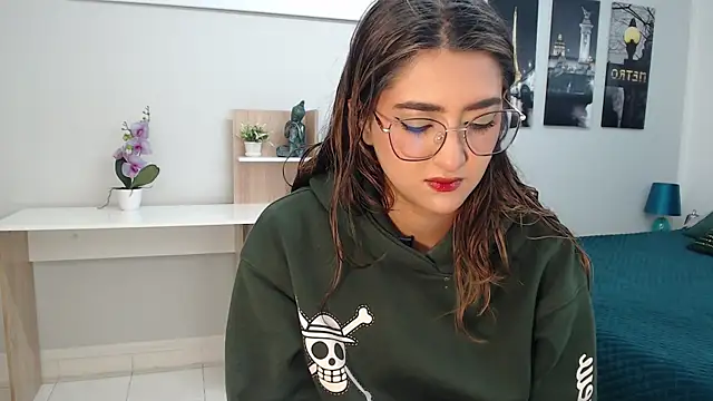 Snapshot of madame_lottie chatting on October 15, 2025, 12:35 pm madame lottie online show from October 15, 2025, 12:35 pm