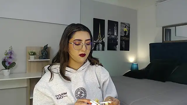 Snapshot of madame_lottie chatting on September 18, 2025, 12:41 pm madame lottie online show from September 18, 2025, 12:41 pm