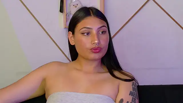 Snapshot of Linda_andrew chatting on December 15, 2025, 7:20 pm Linda andrew online show from December 15, 2025, 7:20 pm