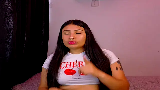 Snapshot of Linda_andrew chatting on April 22, 2026, 7:20 pm Linda andrew online show from April 22, 2026, 7:20 pm