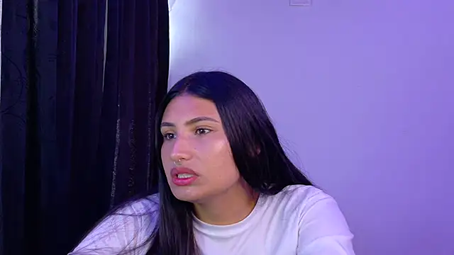 Snapshot of Linda_andrew chatting on May 11, 2026, 4:26 pm Linda andrew online show from May 11, 2026, 4:26 pm
