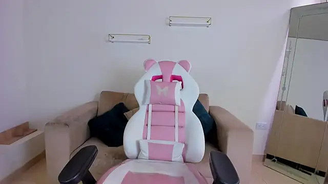 Snapshot of april_smiith chatting on December 20, 2025, 12:30 pm april smiith online show from December 20, 2025, 12:30 pm