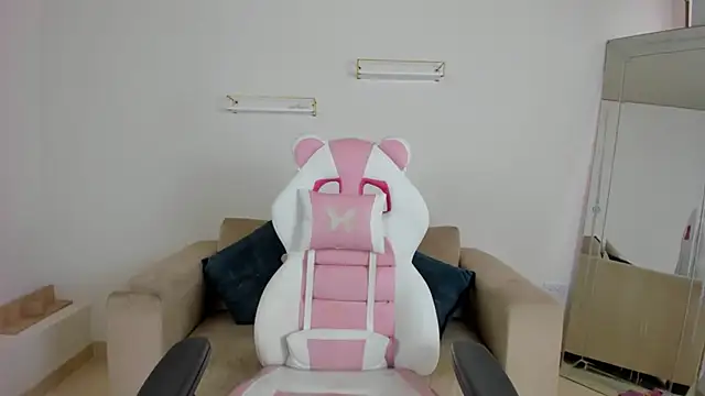 april smiith online show from November 24, 2025, 12:27 pm