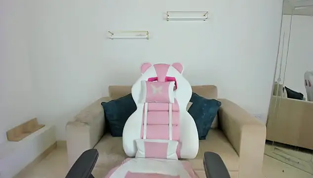 Snapshot of april_smiith chatting on January 16, 2026, 12:20 pm april smiith online show from January 16, 2026, 12:20 pm