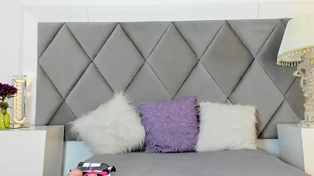 GiadaRizzo online show from November 25, 2025, 5:35 pm